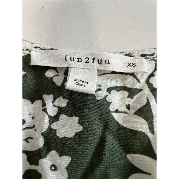 Fun2Fun Pleated Detail Blouse~Size Small~Green White Floral Top~Stitch Fix L7 08 - Picture 9 of 10